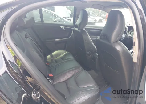 2013 Volvo S60 T5 Platinum z USA, uszkodzony, nr VIN YV1612FH1D2172607